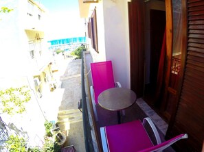 Studio, balkon, pemandangan laut terbatas | Teras/patio