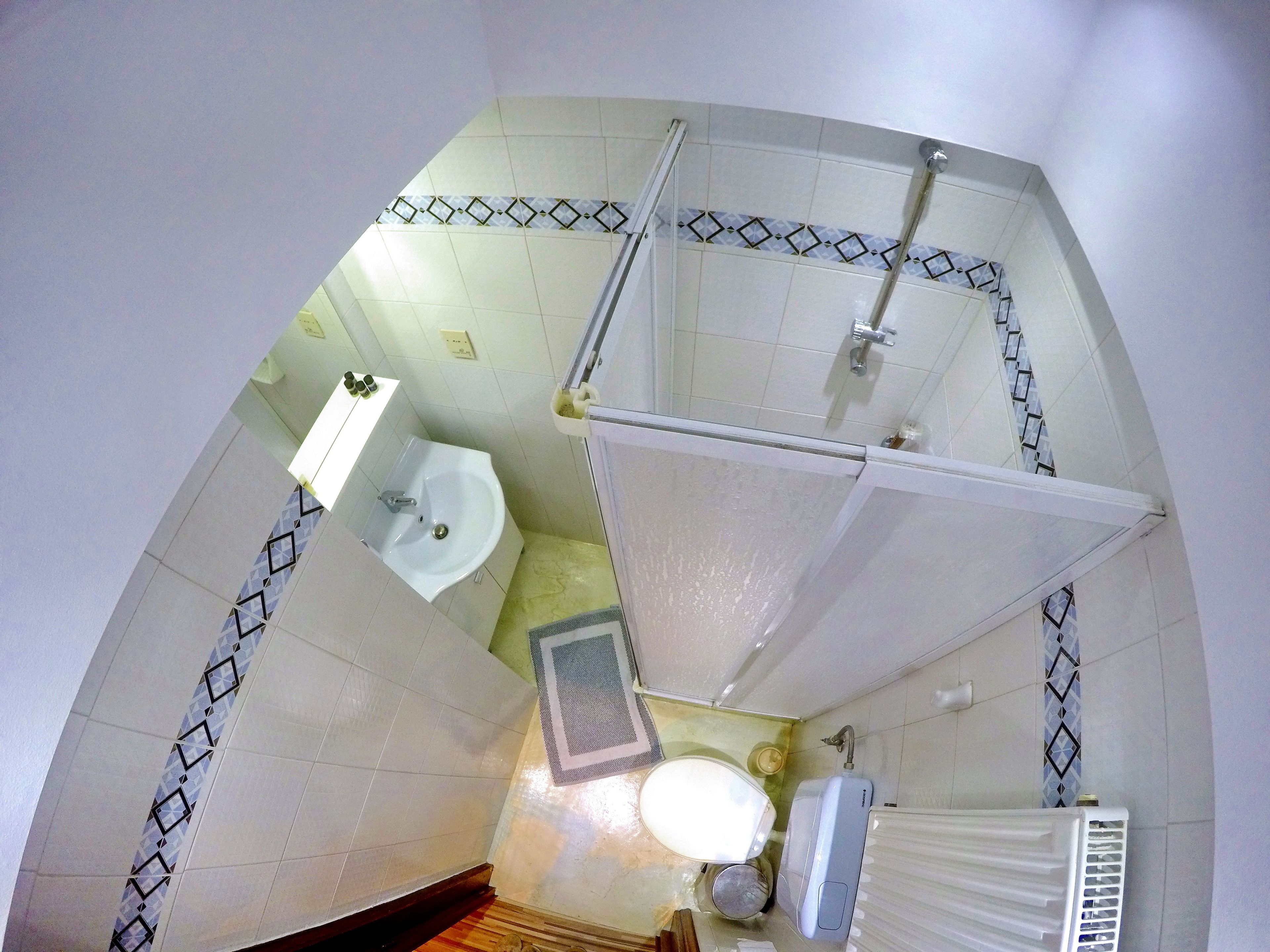 apartment, 1 bedroom, sea view | bathroom | free toiletries, towels