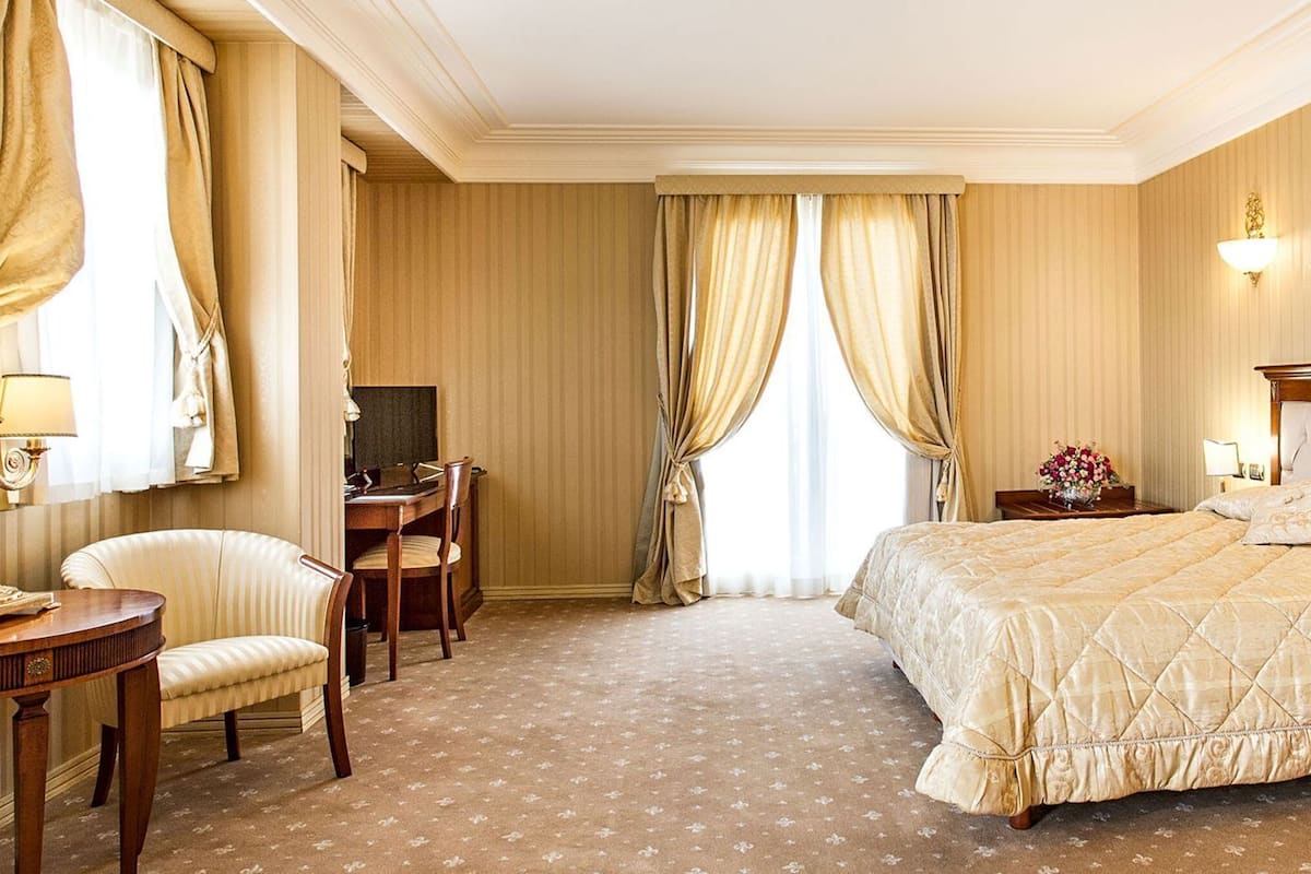 Minibar, in-room safe, desk, blackout curtains