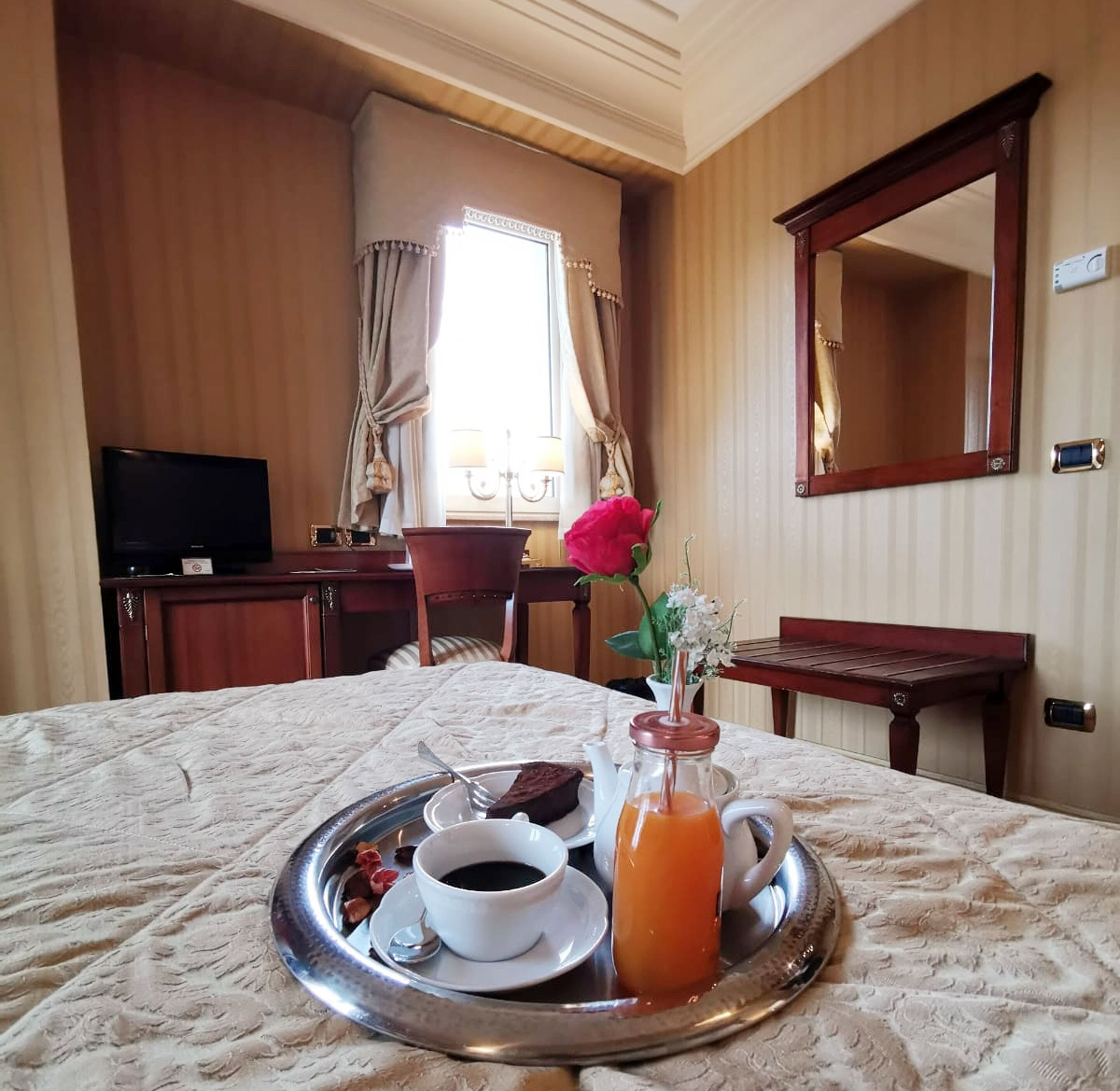 double room single use | 1 bedroom, minibar, in-room safe, desk
