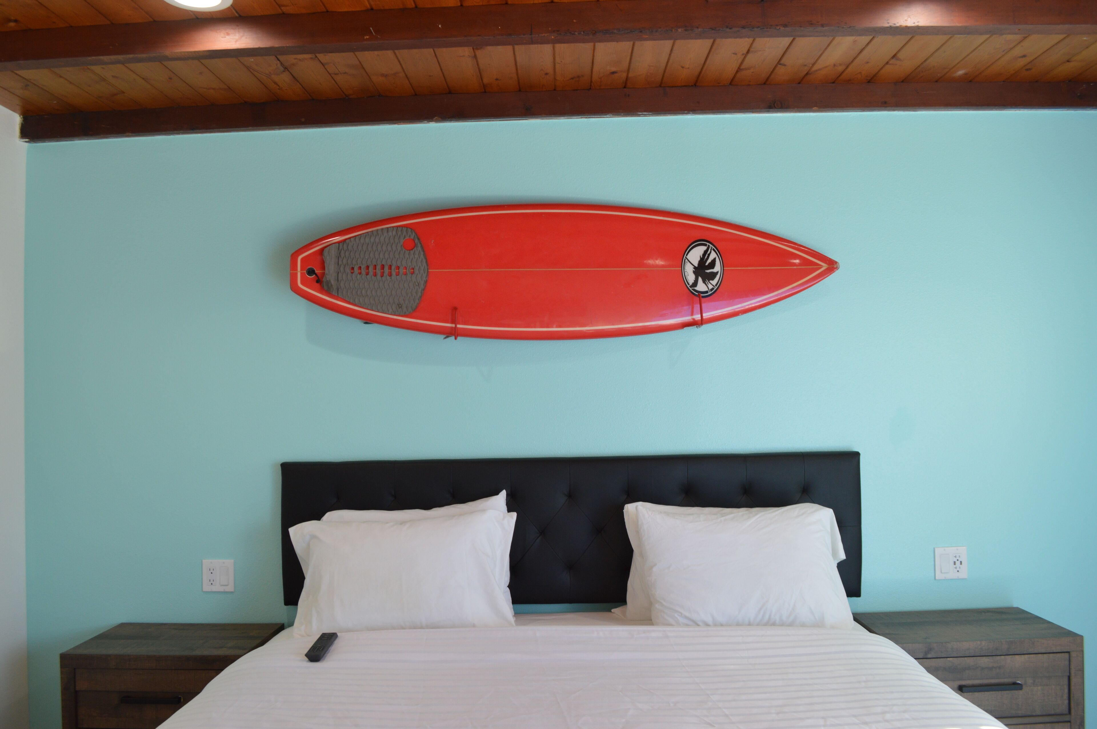 Deluxe Room, 1 Queen Bed | WiFi (free), bed sheets