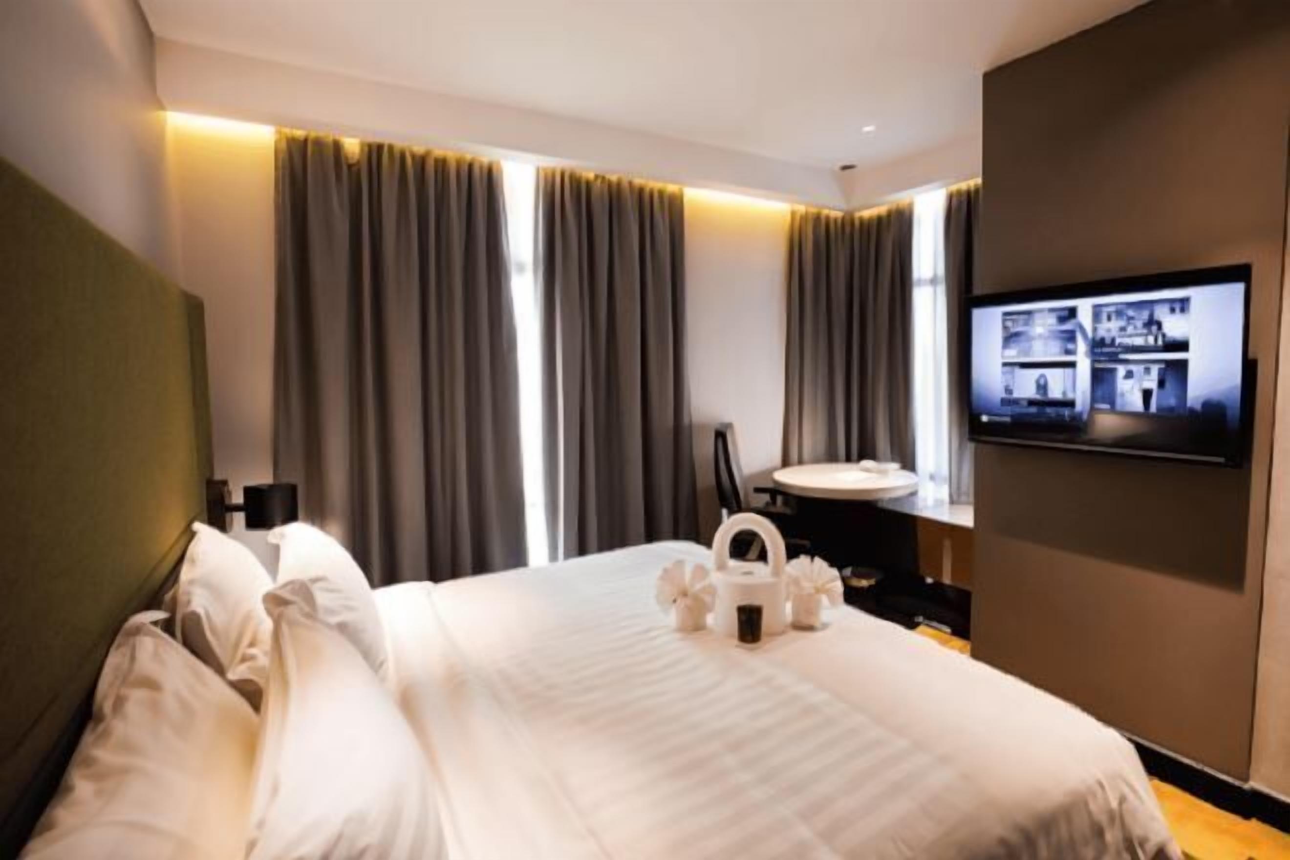 In-room safe, desk, laptop workspace, soundproofing