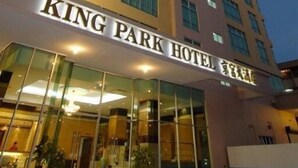 A tall hotel building with a sign reading "KING PARK HOTEL". - King Park Hotel Kota Kinabalu (Kota Kinabalu)