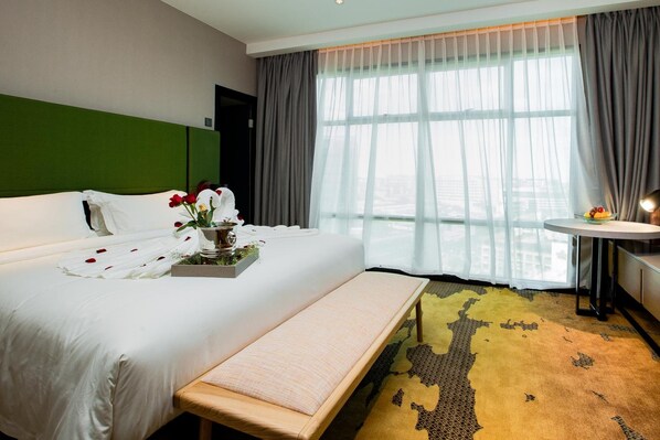 In-room safe, desk, laptop workspace, soundproofing