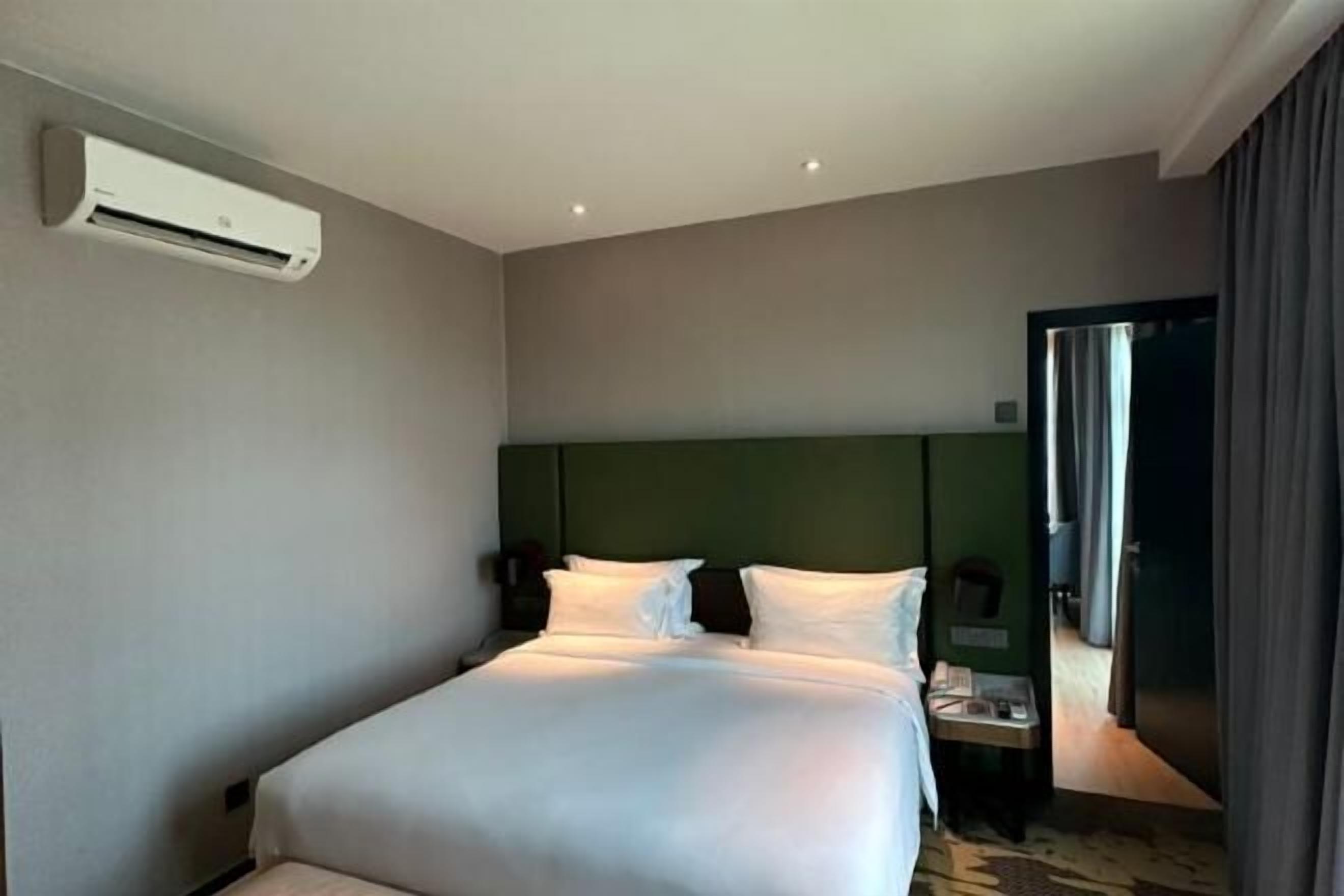 In-room safe, desk, laptop workspace, soundproofing