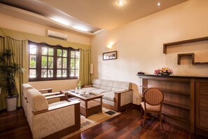 Suite | Minibar, in-room safe, desk, free WiFi - Ky Hoa Hotel Saigon (Ho Chi Minh City)