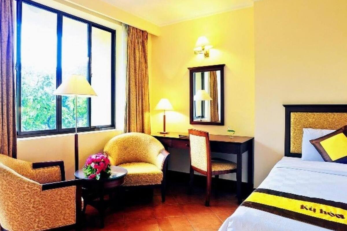 Superior Room with Double Bed | Minibar, két bảo mật tại phòng, bàn 