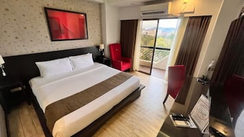 Desk, free WiFi, bed sheets