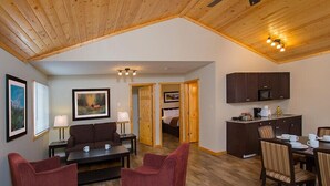 Cabin, 2 phòng ngủ, bếp | Phòng khách | Lò sưởi 