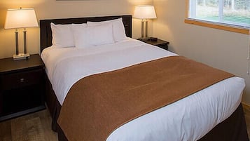 Tabla de planchar con plancha, wifi gratis y ropa de cama