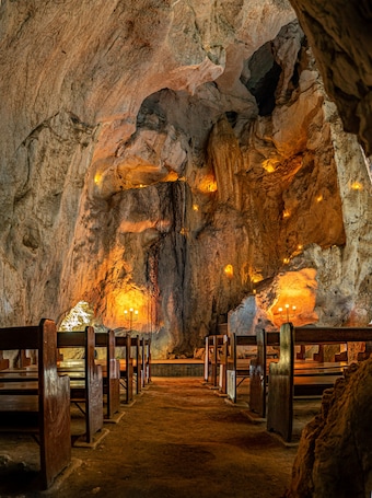 Spelunking/cave exploring