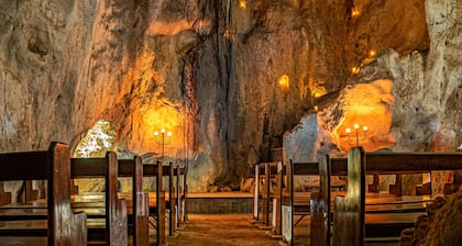 Capricorn Caves - Caravan Park