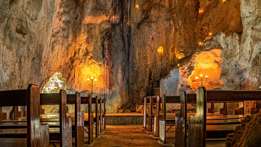 Capricorn Caves - Caravan Park