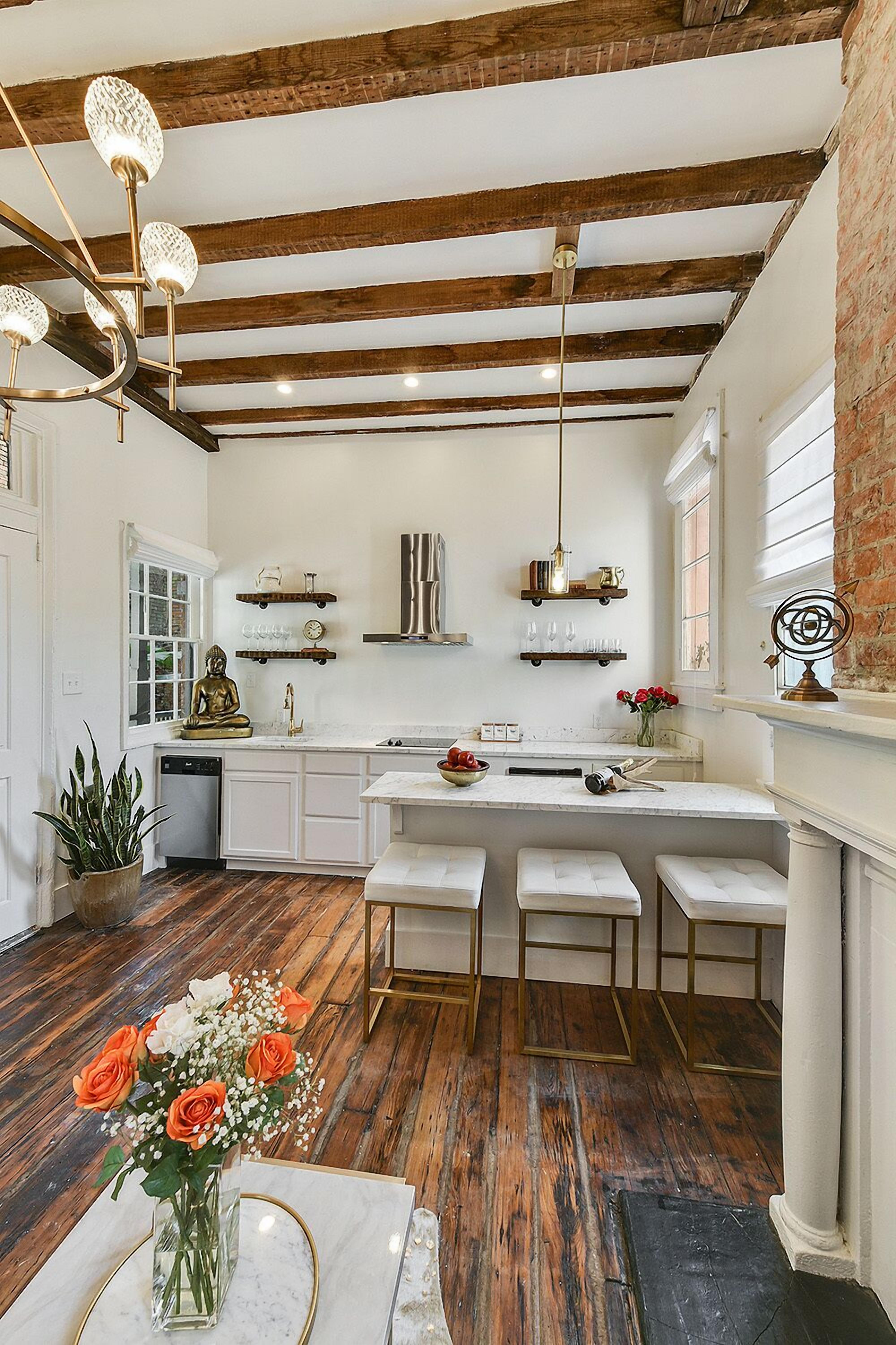 royal sutie | living area | flat-screen tv