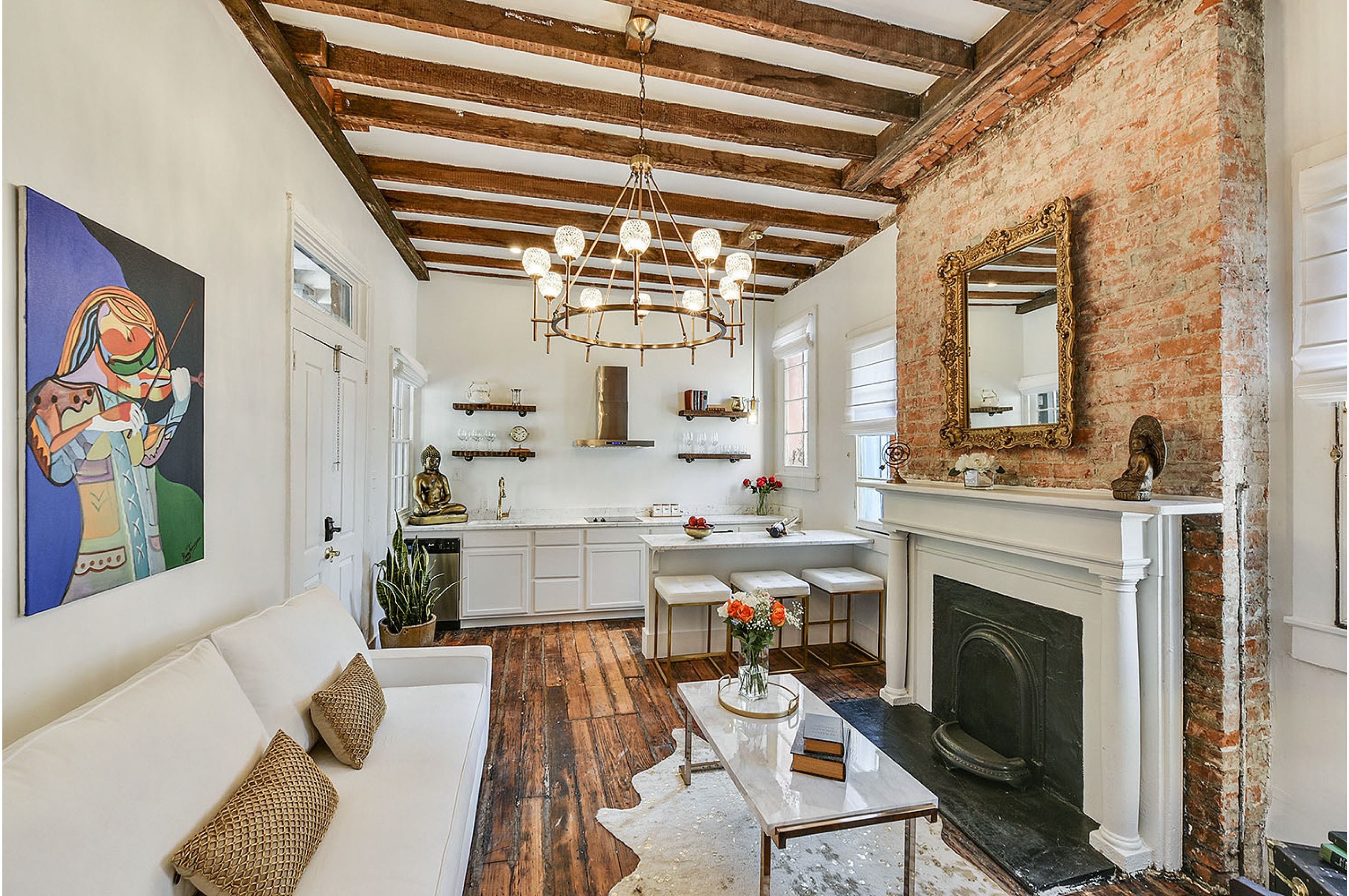 royal sutie | living area | flat-screen tv