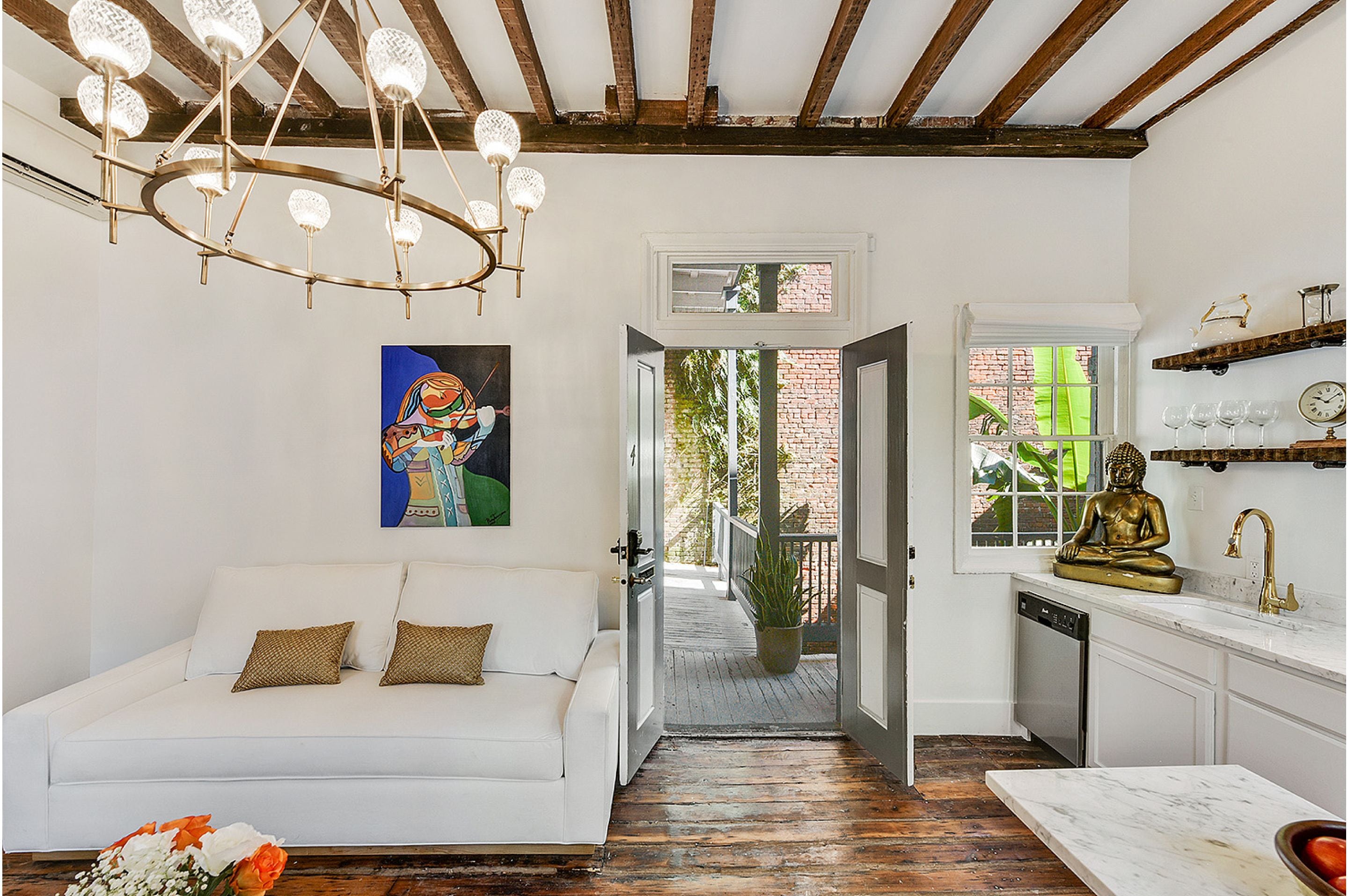 Royal Sutie | Living area | Flat-screen TV