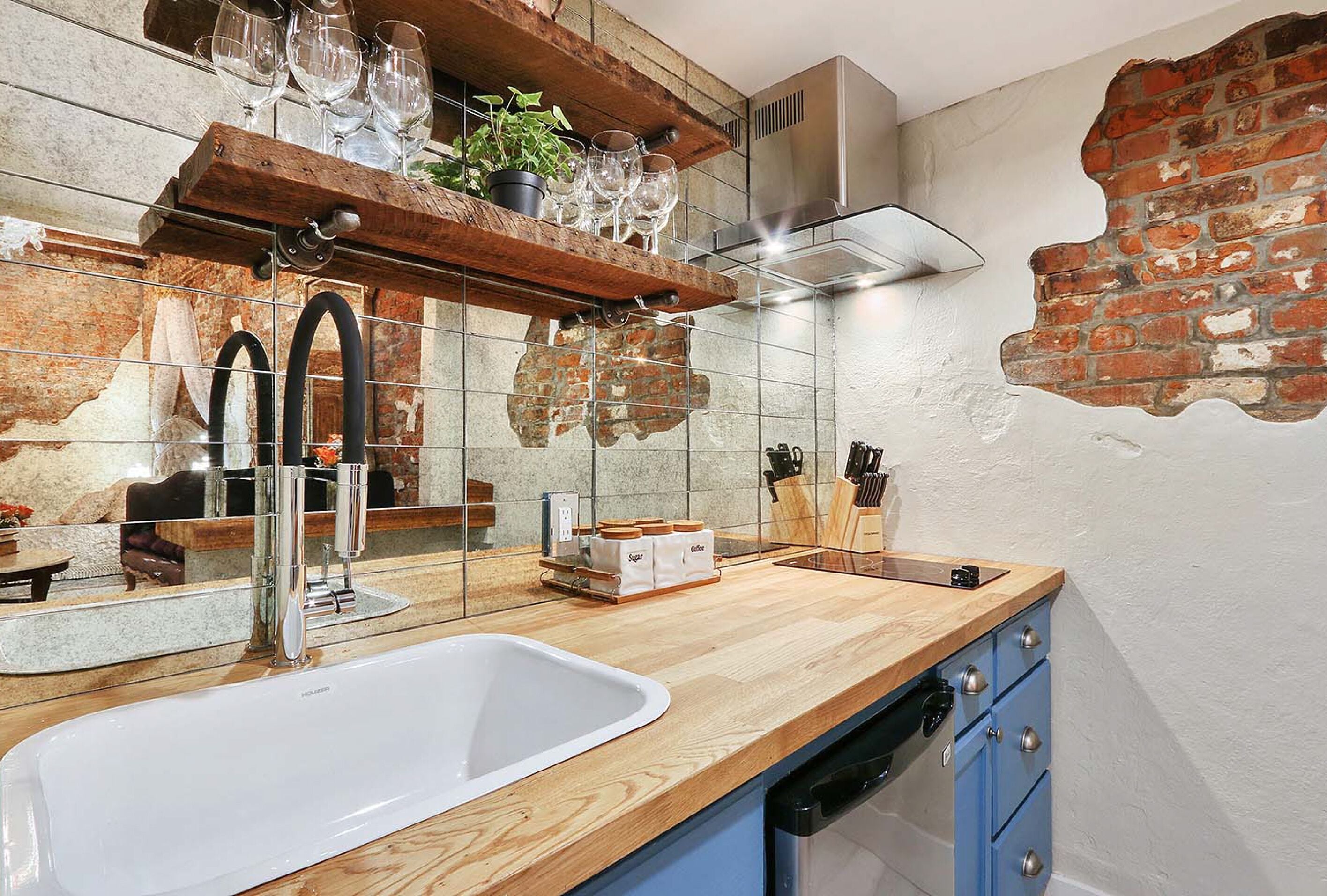 dumaine | private kitchen | fridge, microwave, coffee/tea maker, toaster