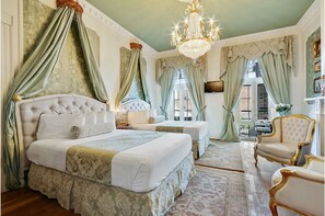 Dauphine Suite