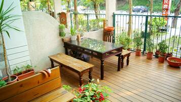 Rose Triple Room  | Courtyard