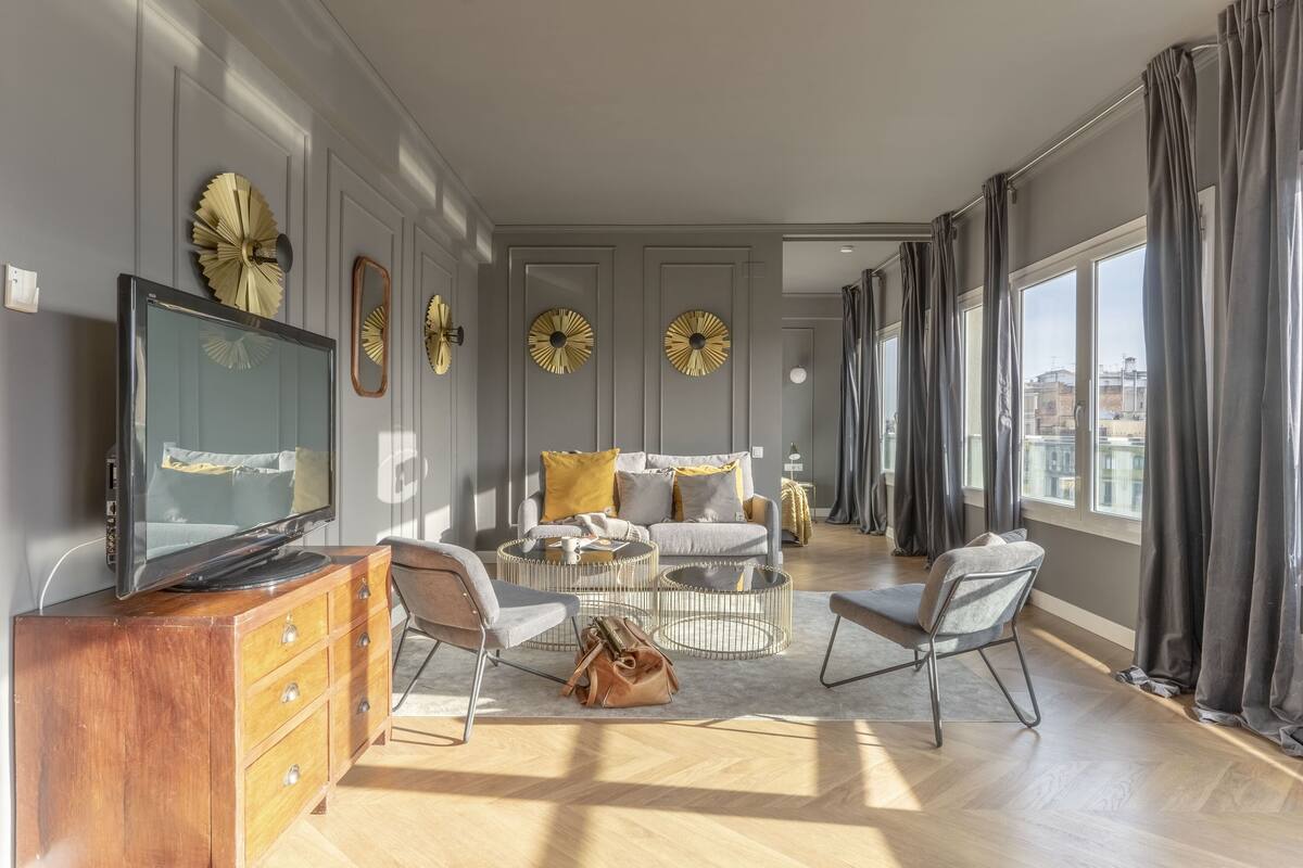 Chăn bông, két bảo mật tại phòng, trang trí khác biệt