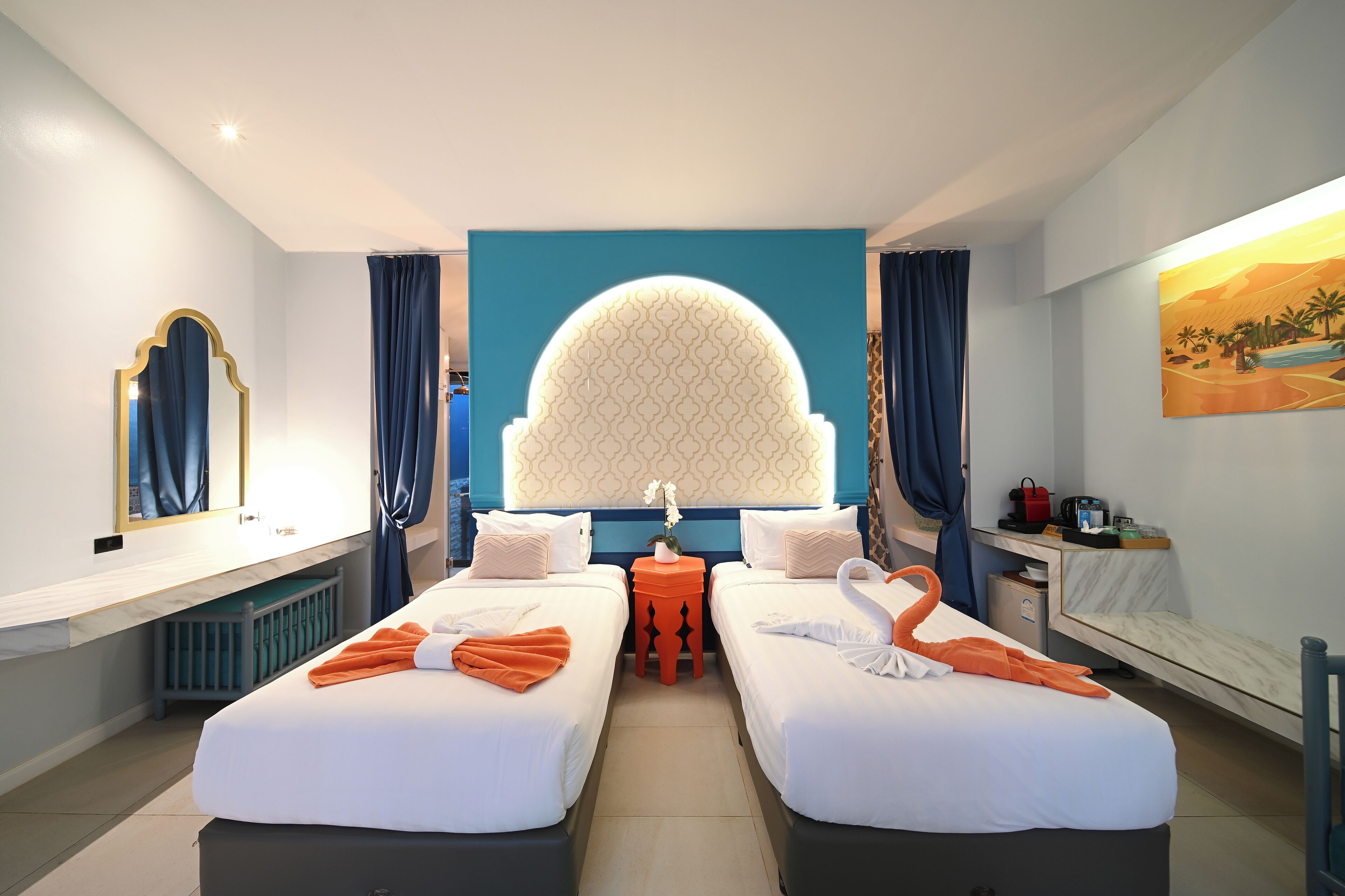 Twin Room with Pool View | Bộ đồ giường cao cấp, két bảo mật tại phòng, màn/rèm cản sáng 