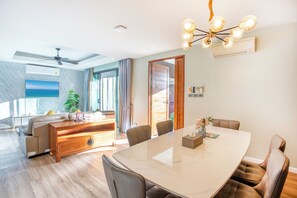 Se ofrece un desayuno a la carta (350 THB por persona)