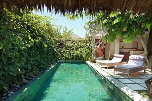 Vila luxo, 1 quarto, piscina particular | Cofres nos quartos, ferros/tábuas de passar roupa, Wi-Fi de cortesia