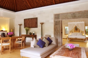 Royal Villa, 1 Bedroom, Private Pool | In-room safe, iron/ironing board, free WiFi, bed sheets - Villa Bali Asri Batubelig (Seminyak)