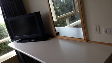 Cribs/infant beds, free WiFi, bed sheets