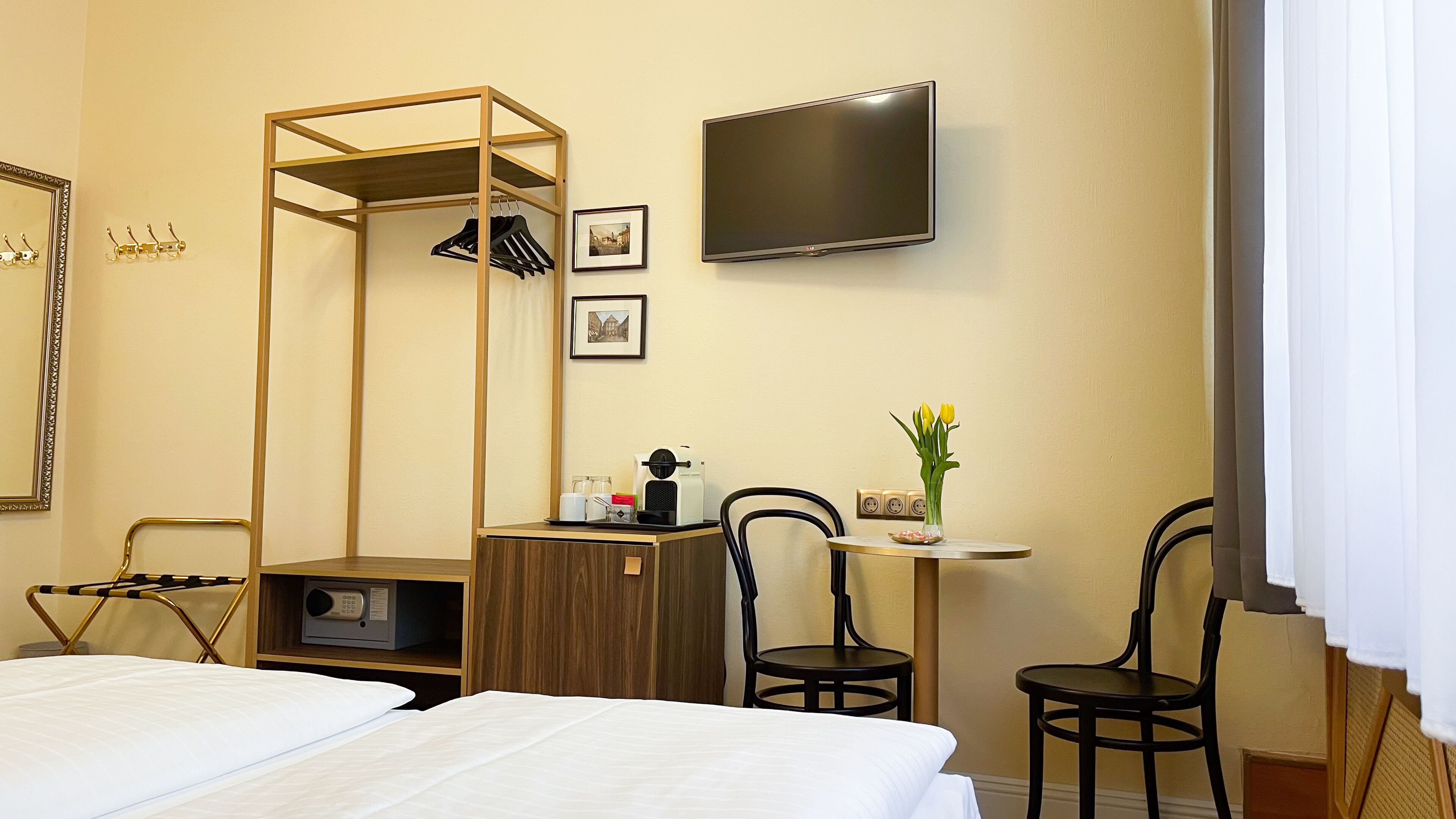 classic double room | minibar, in-room safe, free wifi, bed sheets