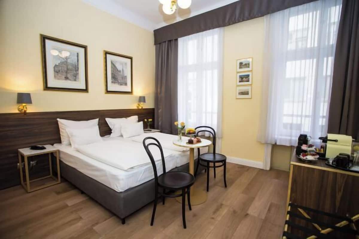 Minibar, in-room safe, free WiFi, bed sheets