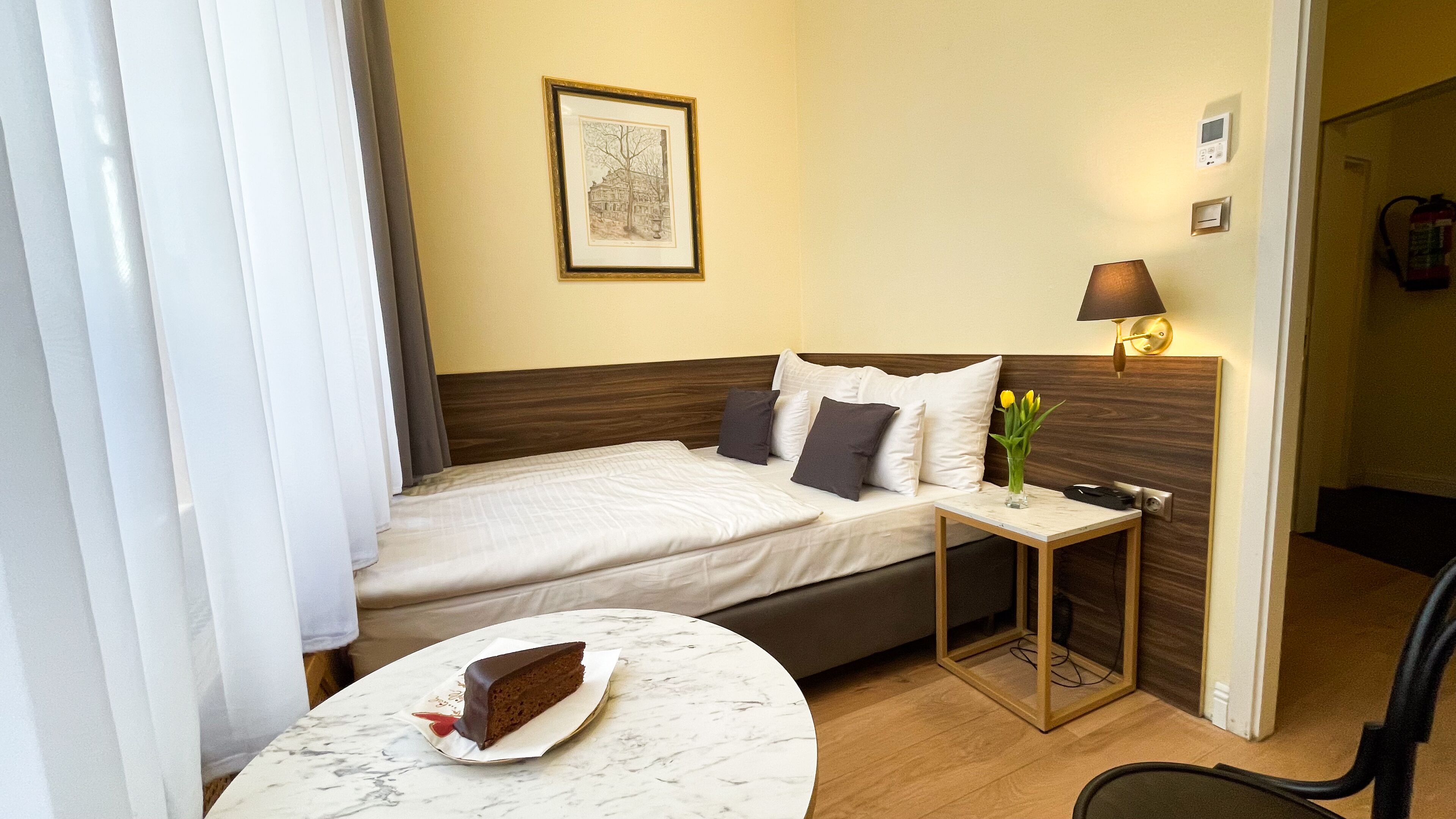 double room (small) | minibar, in-room safe, free wifi, bed sheets