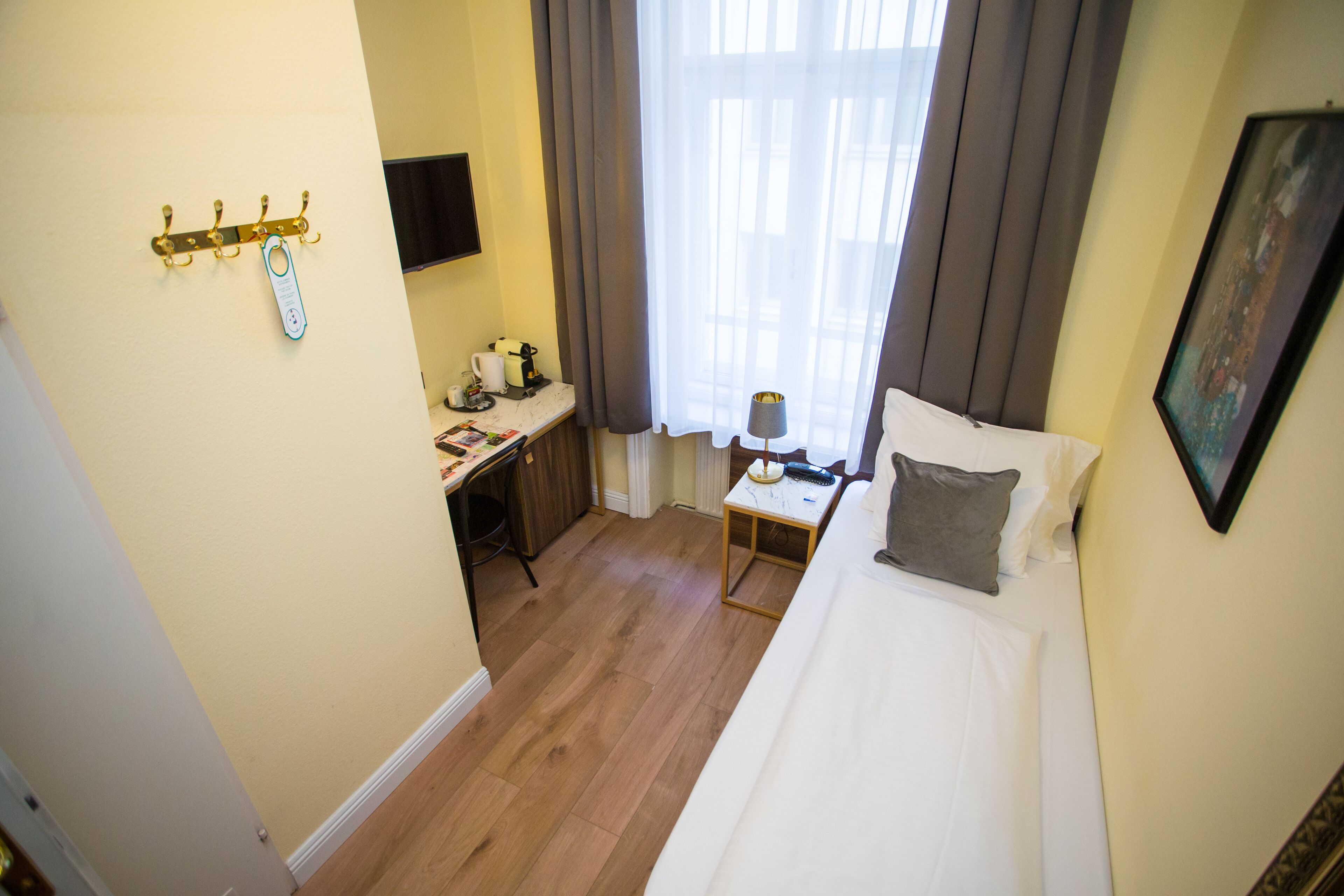 single room (small) | minibar, in-room safe, free wifi, bed sheets