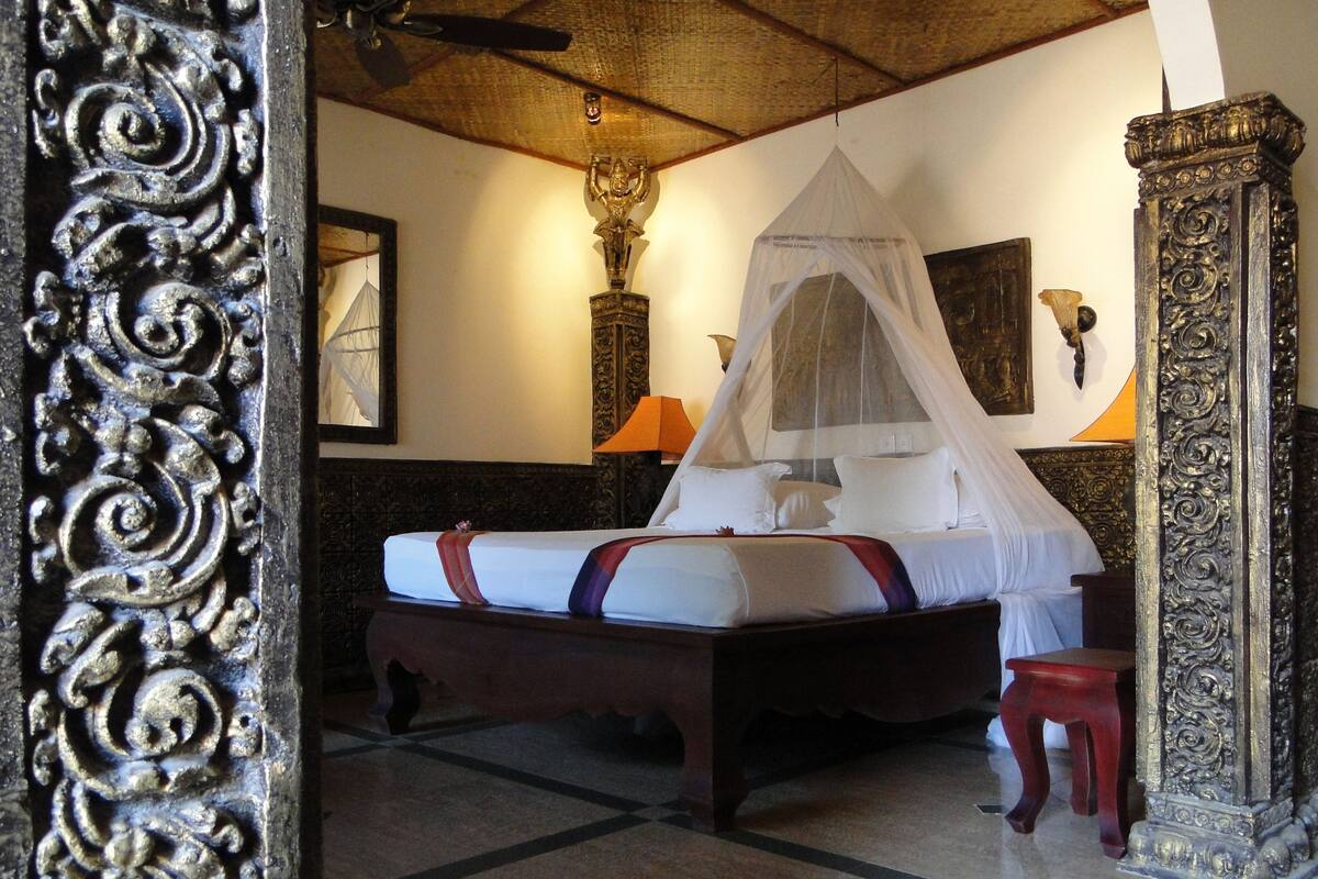 Standard Double Room | Minibar, in-room safe, desk, rollaway beds