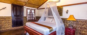 Superior Roof, Pool View | Minibar, in-room safe, desk, rollaway beds (surcharge)