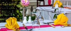 Couples dining - Terrasse Des Elephants (SIEM REAP)