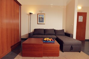 Deluxe Apartment, 1 Bedroom, Balcony, Sea View (3-5) | Living area - Apartments Vila Adrijana and Fitness Studio Wolf (Baska Voda)