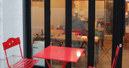 Zzzip Guest House - Hostel