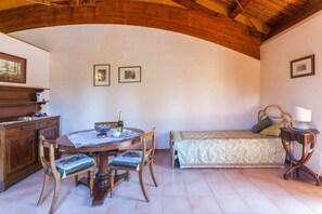 Caja de seguridad en la habitación, cunas y wifi gratis 