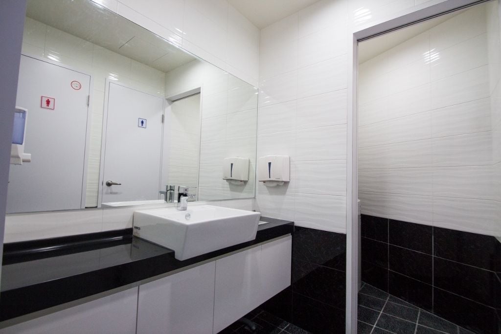 deluxe twin room | individually decorated, blackout curtains, free wifi, bed sheets