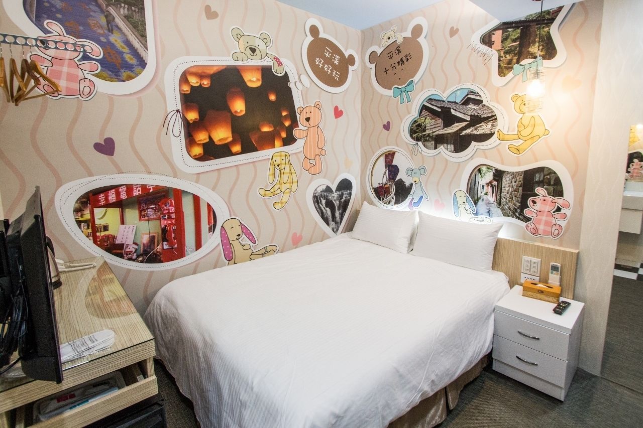 standard double room, no windows | individually decorated, blackout curtains, free wifi, bed sheets