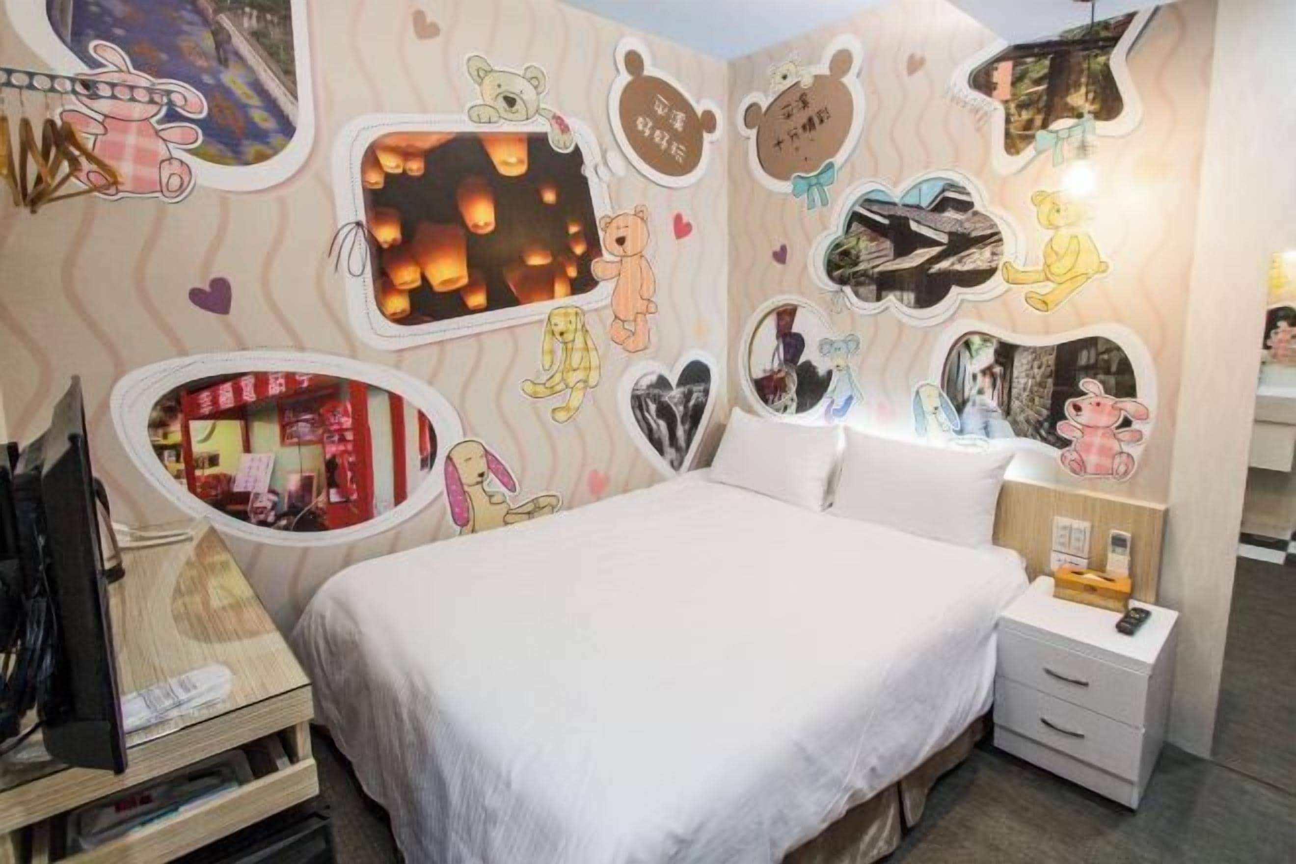 ห้องพักตกแต่งอย่างมีเอกลักษณ์, ผ้าม่านกันแสง, Wi-Fi ฟรี, ผ้าปูที่นอน