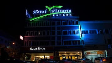 Front of property โ evening/night