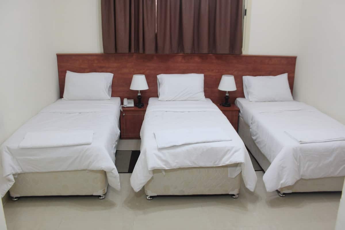Triple Room | In-room safe, laptop workspace, soundproofing, rollaway beds
