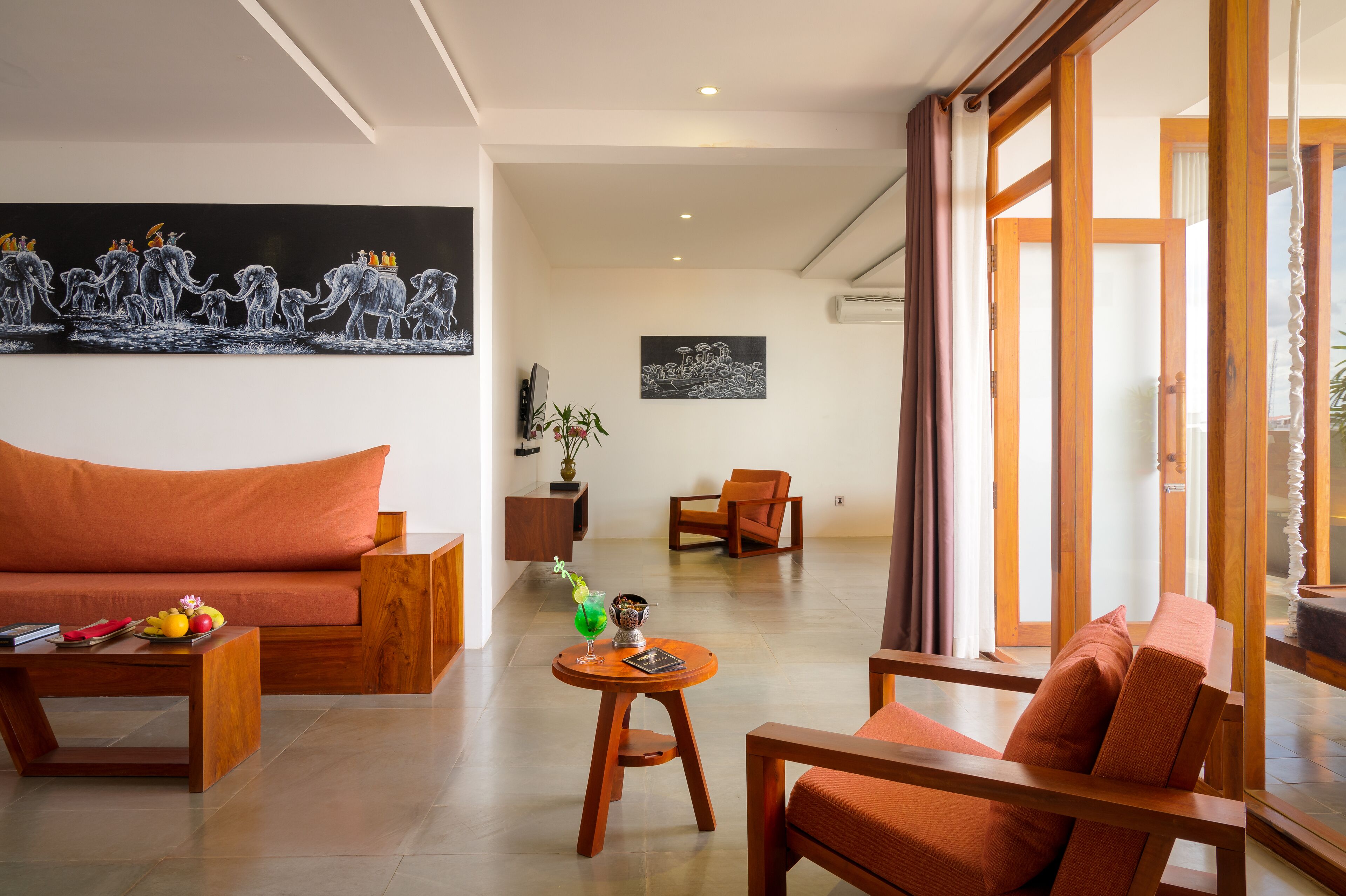 royal suite, living area, balcony, city view | living area