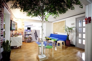 Banquet hall - Crossroad Backpackers (Seoul)