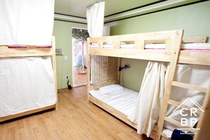 In-room safe, soundproofing, iron/ironing board, free WiFi - Crossroad Backpackers (Seoul)