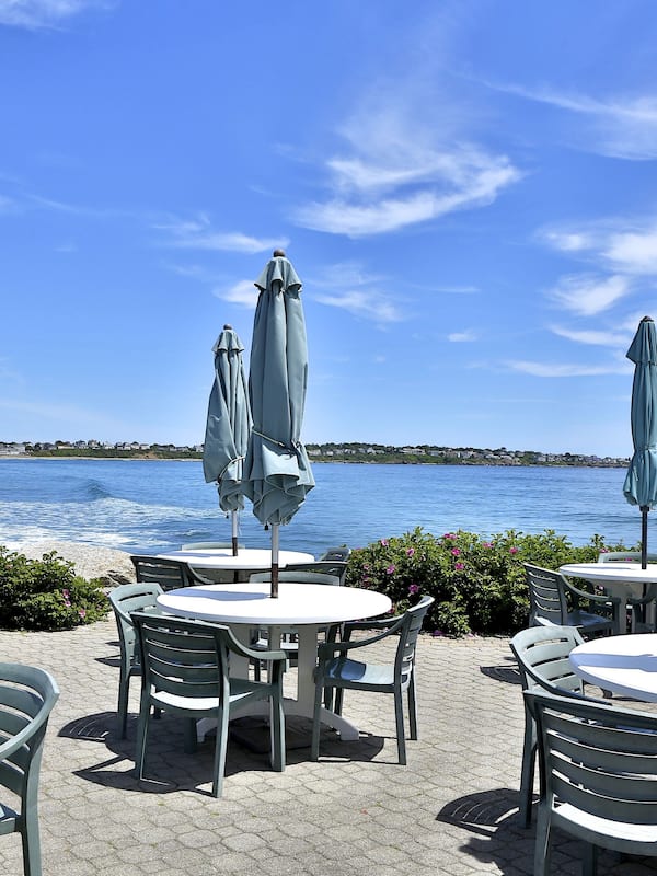 Breakfast and dinner served