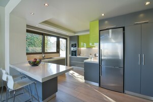 Βίλα | Ιδιωτική κουζίνα | Ψυγείο κανονικού μεγέθους, φούρνος μικροκυμάτων, μαγειρικές εστίες