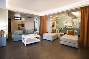 Βίλα | Περιοχή καθιστικού | Τηλεόραση με επίπεδη οθόνη 60 ιντσών με δορυφορικά κανάλια